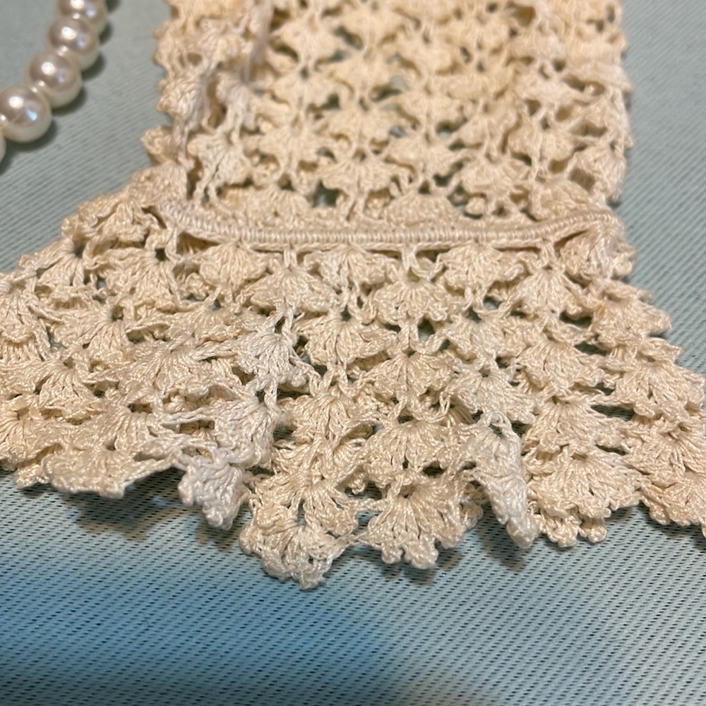 Vintage 1940s Crochet Lace Bridal gloves 


- - Picture 4 of 8